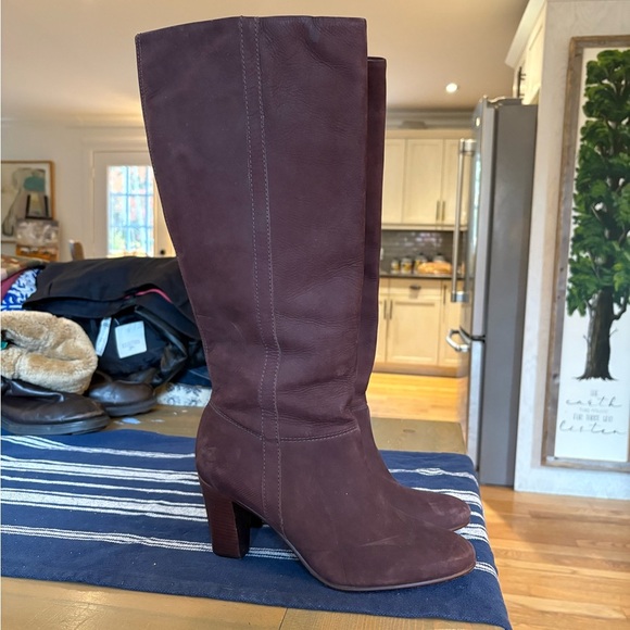 LL Bean Women’s Heeled Suede Boots Size 10 - Picture 3 of 6